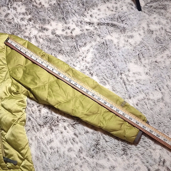 The North Face Lime Green puffer coat - Picture 5 of 9